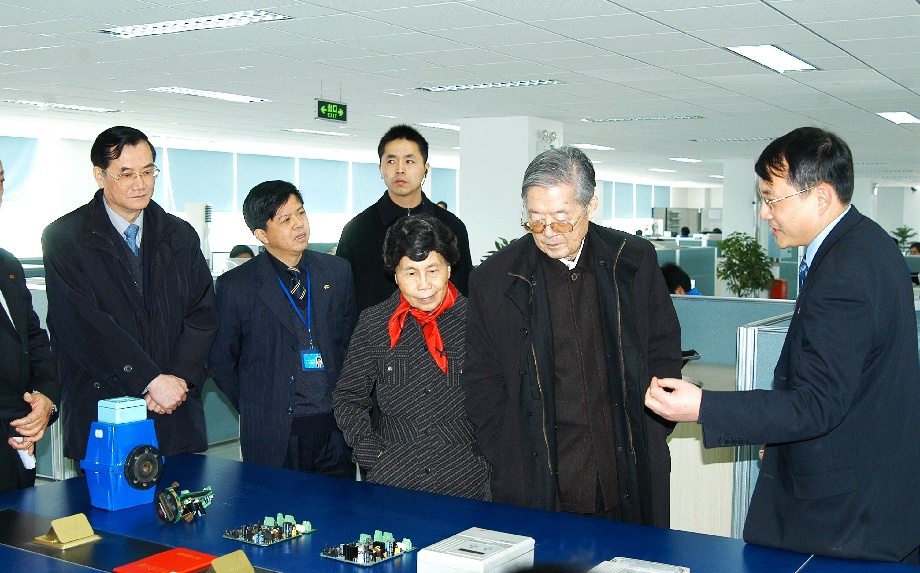 6全國科協(xié)原主席周光召調研四聯(lián)技術研發(fā).jpg